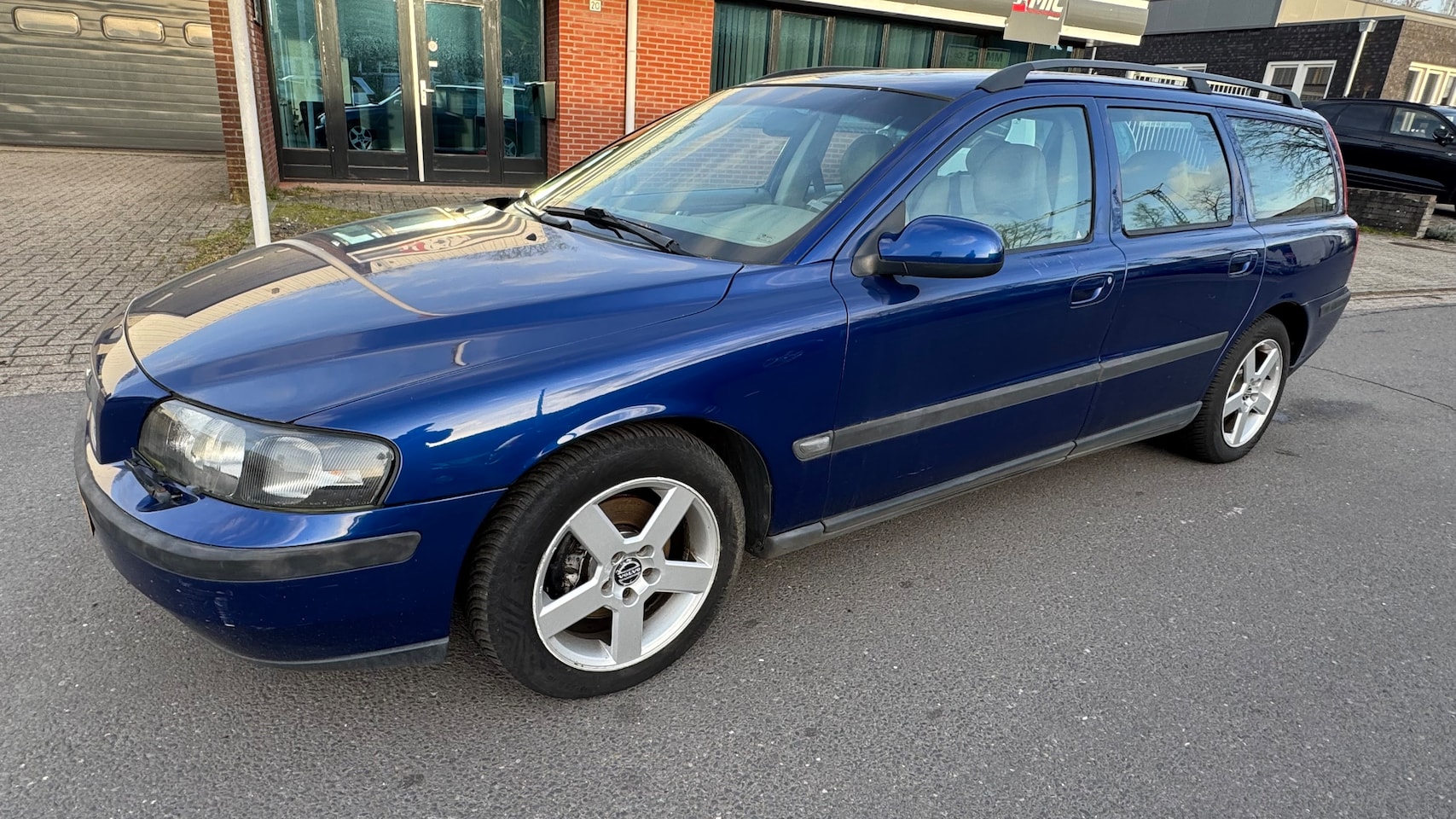 Volvo V70 - 2.4 Ocean Race Auto met werk, carbagerun, loop spoop - AutoWereld.nl