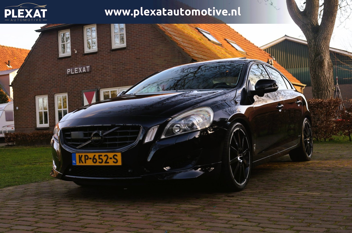 Volvo S60 - 3.0 T6 AWD Momentum Aut. | Heico Uitvoering | Panorama | Lijnbaan | Bliss | Camera | Stoel - AutoWereld.nl