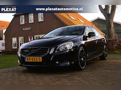 Volvo S60 - 3.0 T6 AWD Momentum Aut. | Heico Uitvoering | Panorama | Lijnbaan | Bliss | Camera | Stoel