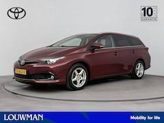 Toyota Auris Touring Sports - 1.8 Hybrid Dynamic Ultimate | Navigatie | Parkeercamera | Stoelverwarming | Parkeersensore
