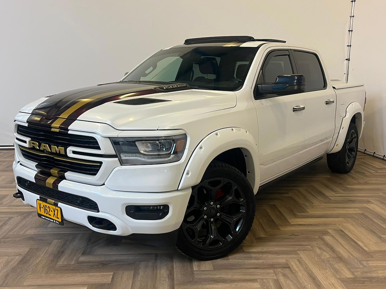 Dodge Ram 1500 - 5.7 V8 4x4 Crew Cab Limited|PANO|LUCHTVERING |INRUIL MOGELIJK - AutoWereld.nl
