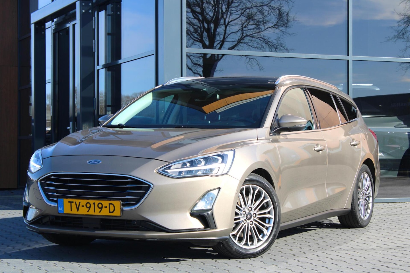 Ford Focus Wagon - Titanium Aut. | Pano | B&O Audio | Trekhaak | LED - AutoWereld.nl