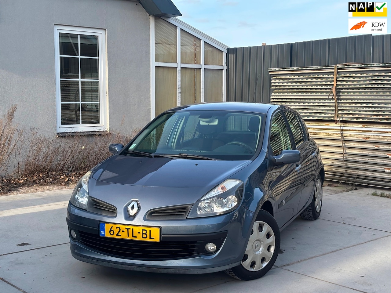 Renault Clio - 1.6-16V Privilège | Nieuwe APK | Automaat | Airco | El. Ramen | Trekhaak | Rijdt goed! - AutoWereld.nl