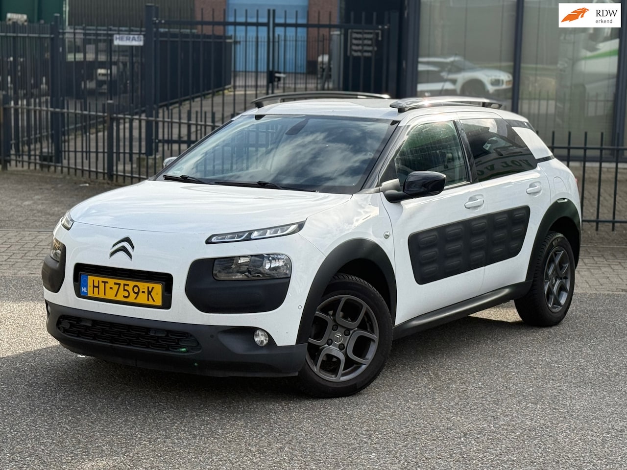 Citroën C4 Cactus - 1.2 PureTech Business / Camera - AutoWereld.nl