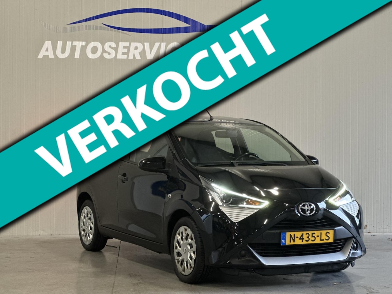 Toyota Aygo - 1.0 VVT-i x-play Zwart Carplay | Xenon | Cruise - AutoWereld.nl