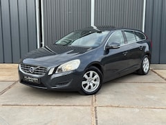 Volvo V60 - 2.0 D3 Momentum Schuifdak|Leder|Navi|Dealer onderhouden