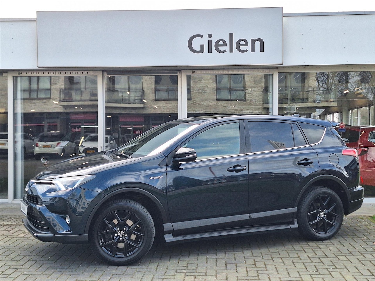 Toyota RAV4 - 2.5 Hybrid AWD Black Edition | Schuifdak, Treeplanken, Dodehoekherkenning, Keyless, Parkee - AutoWereld.nl
