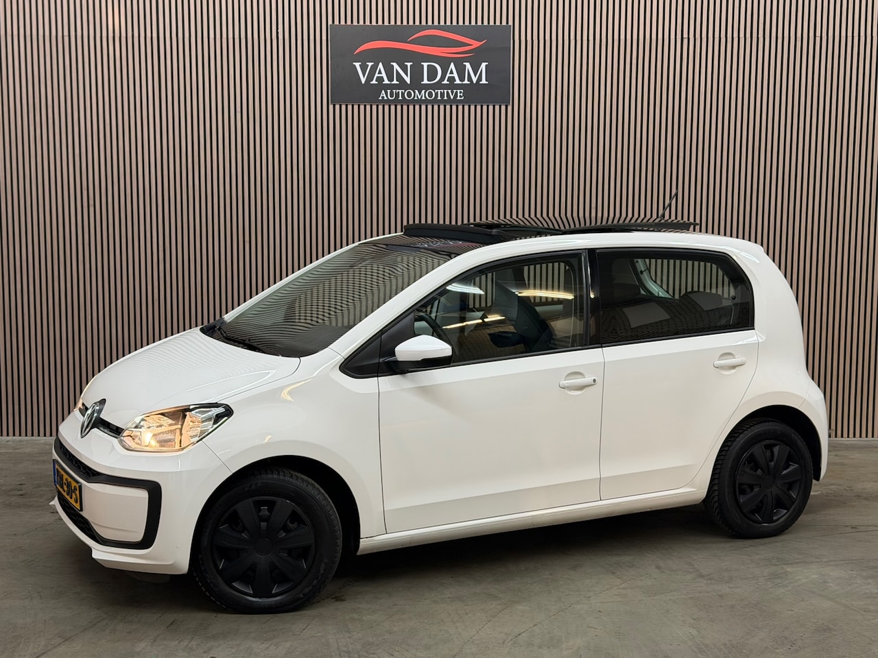 Volkswagen Up! - 1.0 BMT UP! high UP! 2019 PANO CRUISE BLUETOOTH - AutoWereld.nl