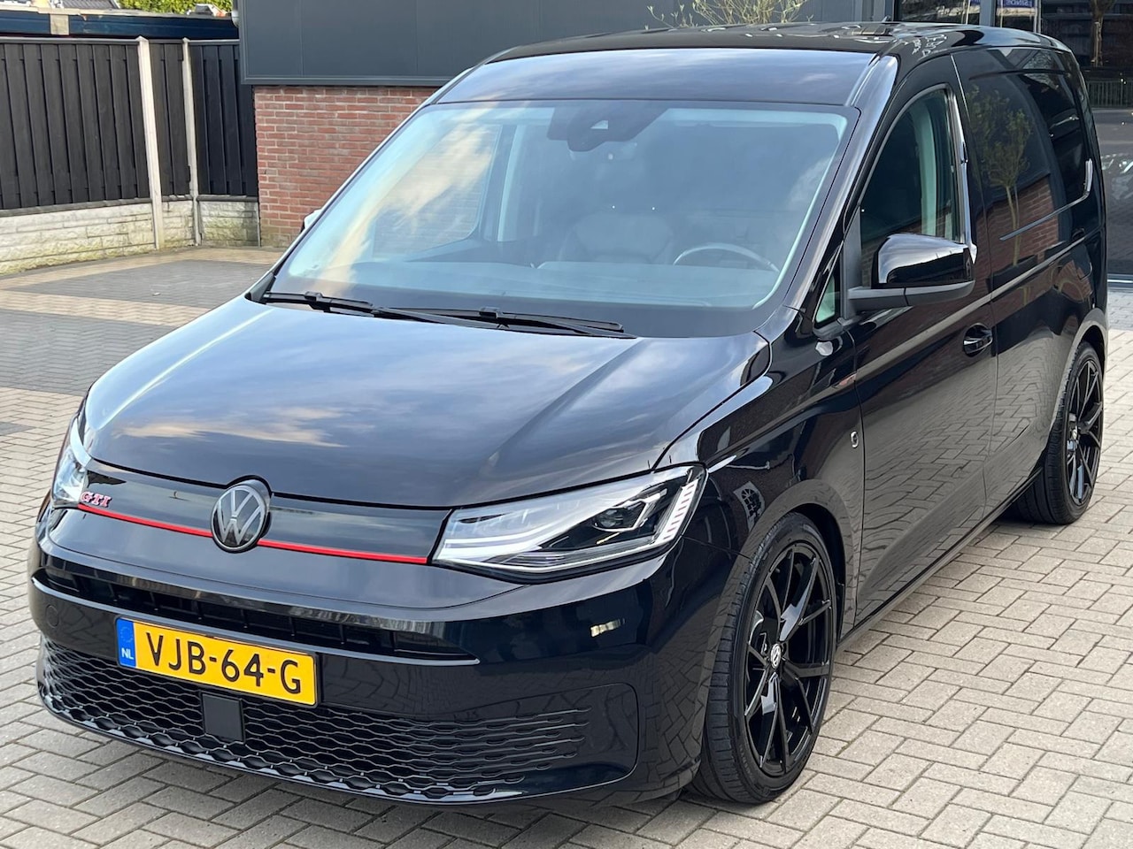 Volkswagen Caddy Cargo - 2.0 TDI GTI Edition LEER NAVI LED CRUISE APPLE CARPLAY AUTOMAAT - AutoWereld.nl