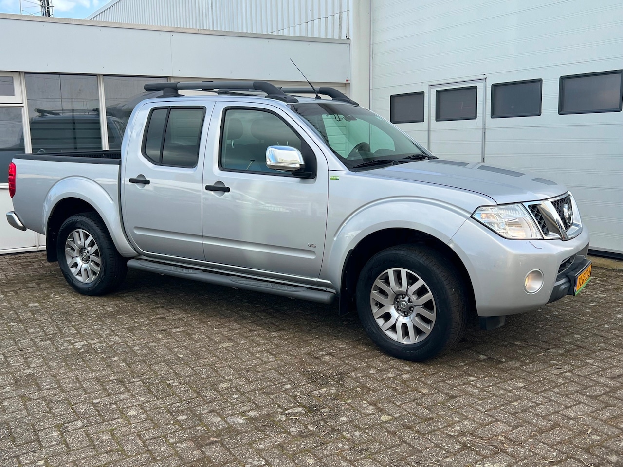 Nissan Navara - 4X4 3.0 dCi Business Double Cab AUTOMAAT+LEDER+SCHUIFDAK+NAVIGATIE+CRUISE CONTROL+TREKHAAK - AutoWereld.nl
