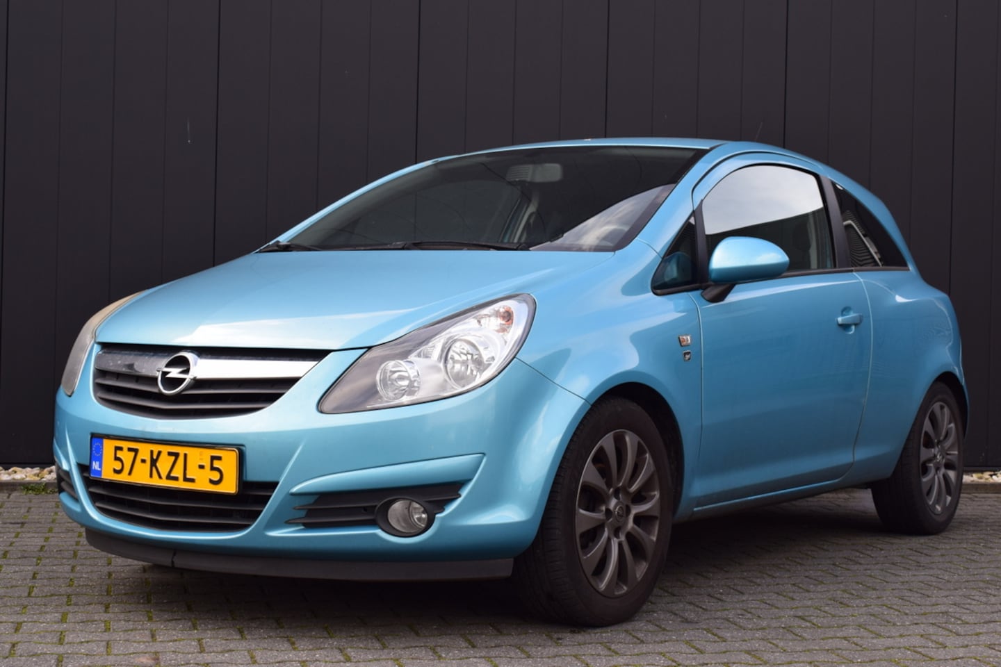 Opel Corsa - 1.4 16V '111' Edition Airco | Originele Audio | Sportstoelen | Cruise Control | Verbruikt - AutoWereld.nl