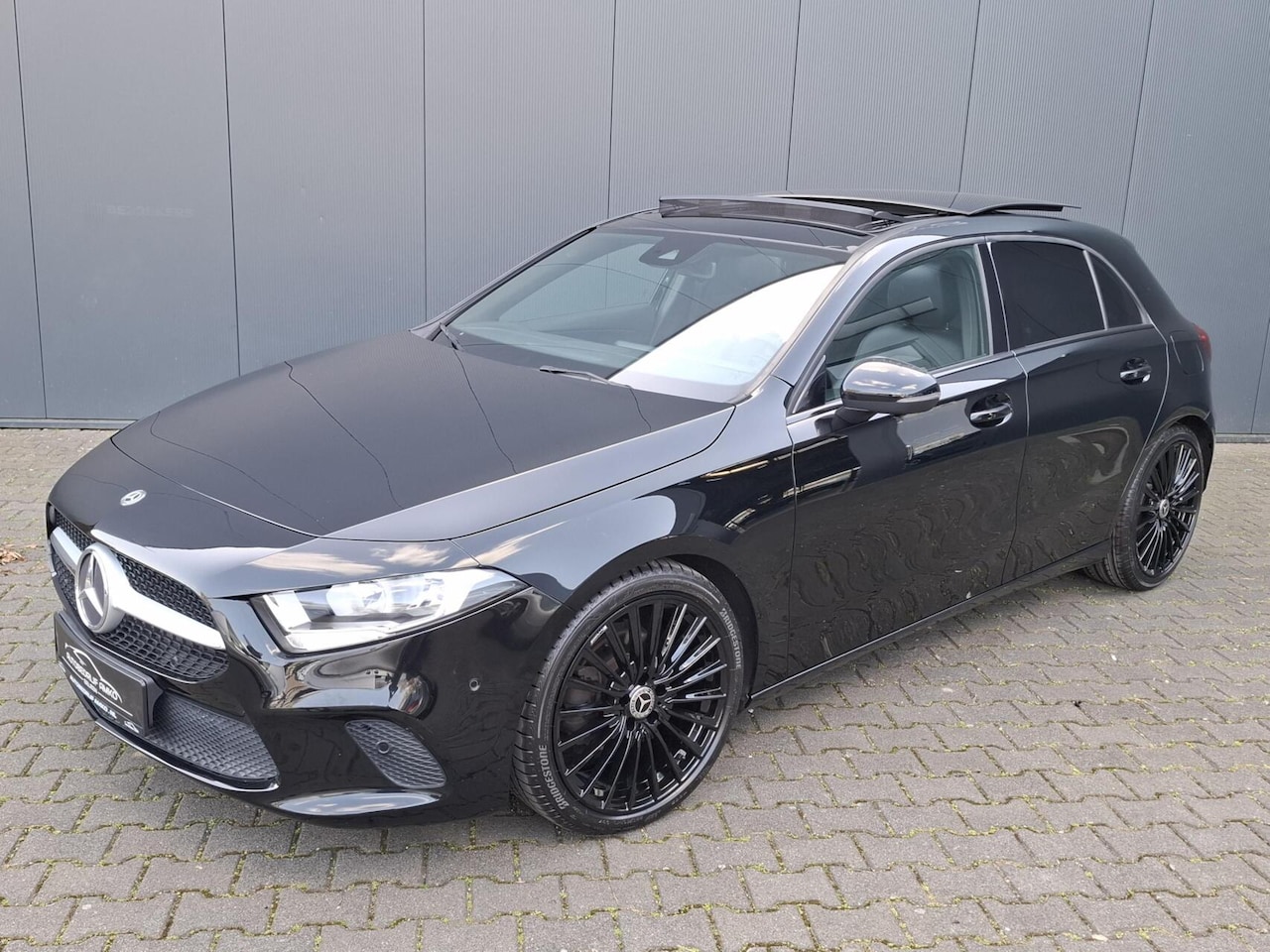 Mercedes-Benz A-klasse - 180 Premium PANORAMA / LEDER / 19" VELGEN - AutoWereld.nl