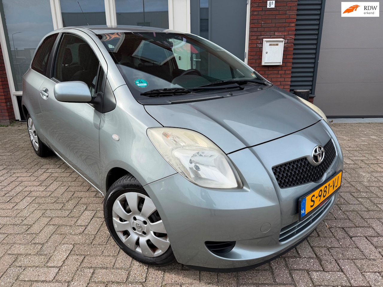 Toyota Yaris - 1.3 VVTi Sol MMT / Airco / AUT / Mf Stuur - AutoWereld.nl