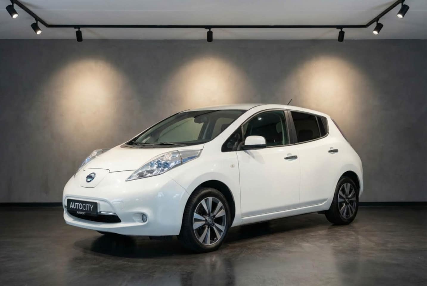 Nissan LEAF - Tekna 30 kWh Bose l Leder l 360 Camera l VOL OPTIES - AutoWereld.nl