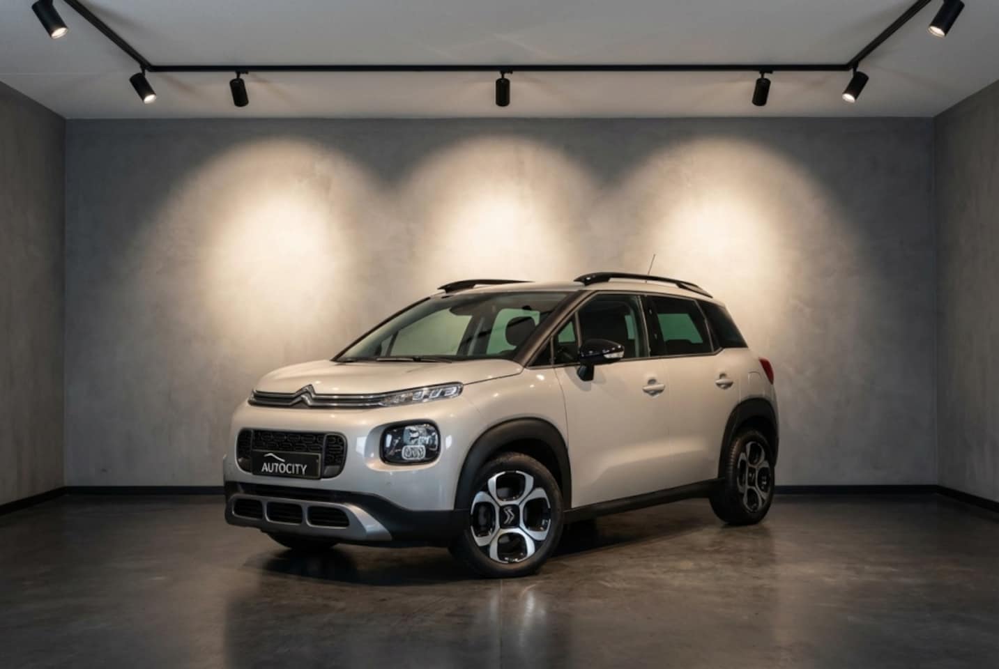 Citroën C3 Aircross - Shine 1.2 Puretech S&S Shine l Pano l Camera l Trekhaak - AutoWereld.nl