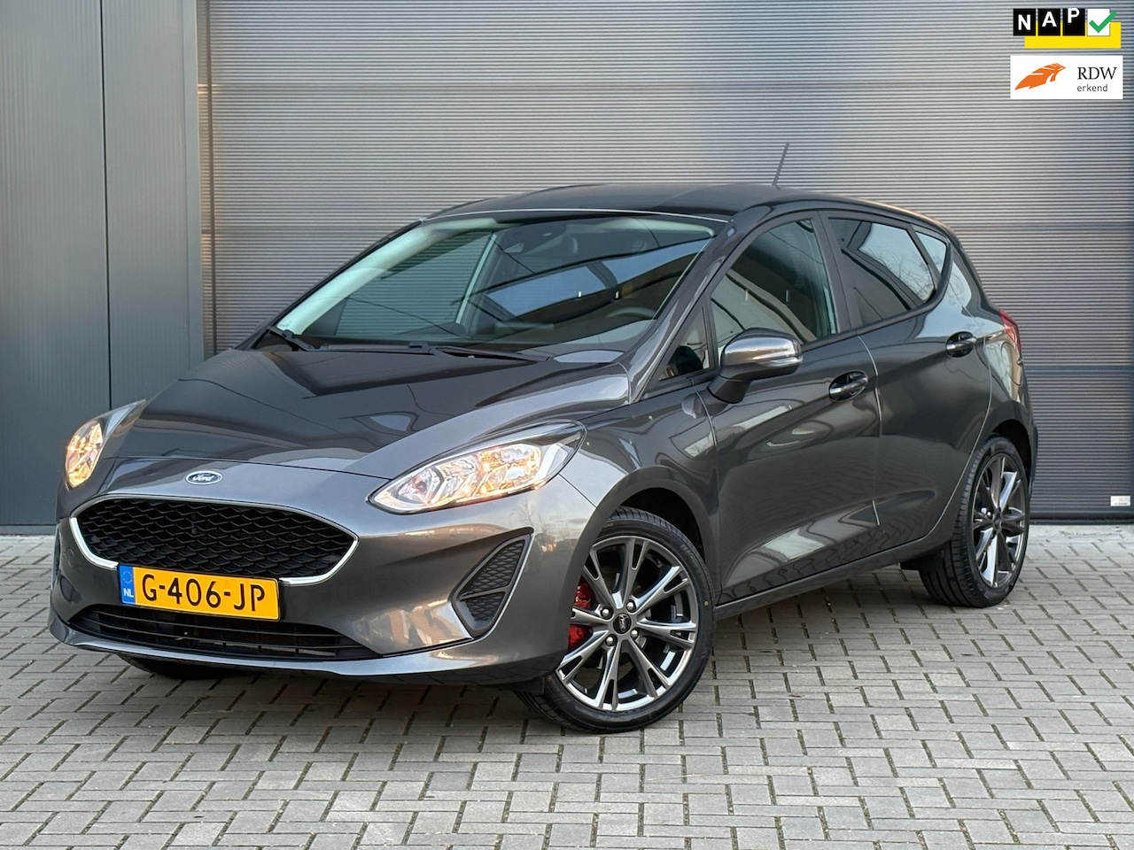 Ford Fiesta - 1.1 Trend / St line Look - Rijklaar / Apple carplay / Lane assist - AutoWereld.nl