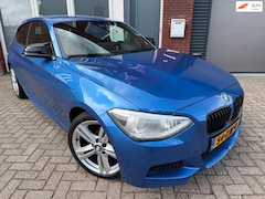 BMW 1-serie - 114i Upgrade Edition / Leder / Navi / PDC / Carplay / 18 inch