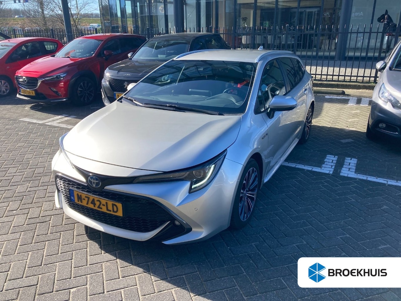 Toyota Corolla Touring Sports - 2.0 184pk Hybrid First Edition | Camera | Adaprive cruise controle | Trekhaak | Navigatie - AutoWereld.nl