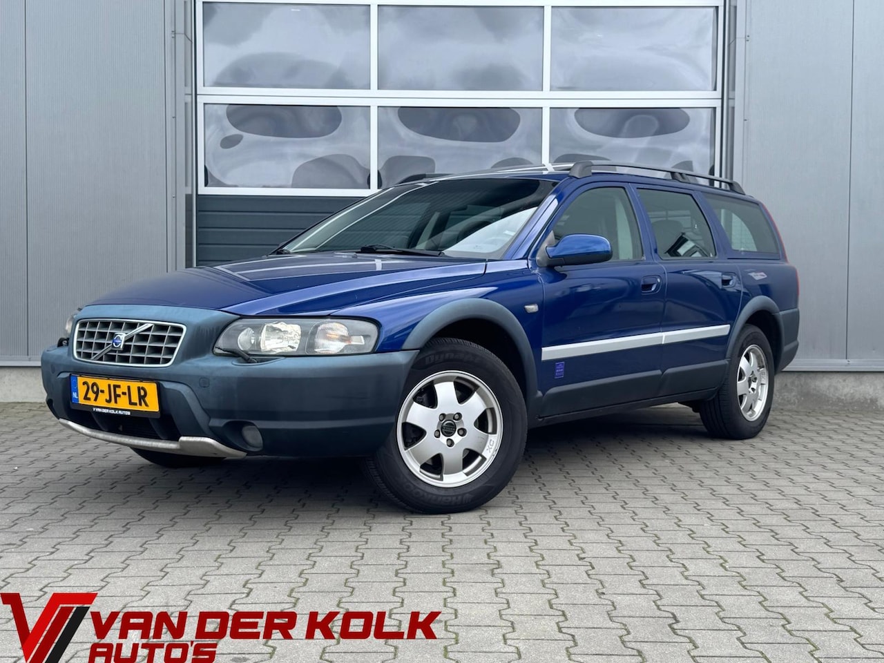 Volvo V70 - 2.4 T AWD Comfort Line Blijvend Youngtimer! | Nieuwe Distributie | Panorama | Leder | Clim - AutoWereld.nl