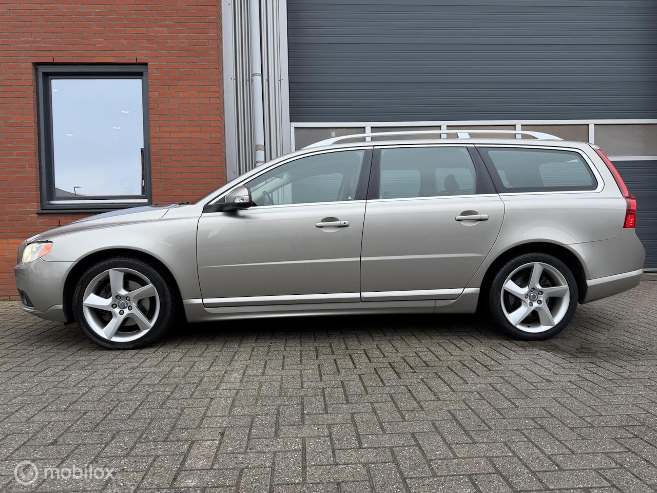 Volvo V70 - 2.5T Geartronic Summum - 18inch - Orig. NL - AutoWereld.nl