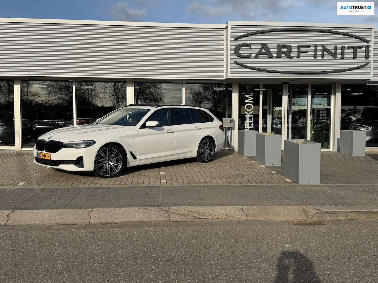 BMW 5-serie Touring - 530e xDrive Executive / Navi / Climate / Camera / Panormadak / Leder / 20"breedset - AutoWereld.nl