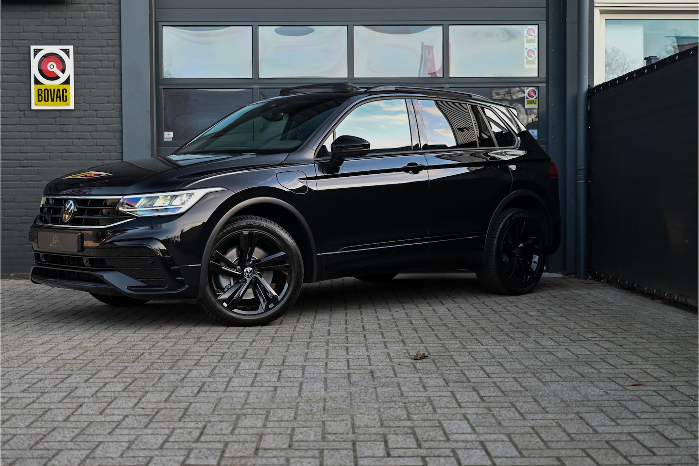 Volkswagen Tiguan - 1.4 TSI eHybrid R-Line Pano,Elektische Trekhaak - AutoWereld.nl