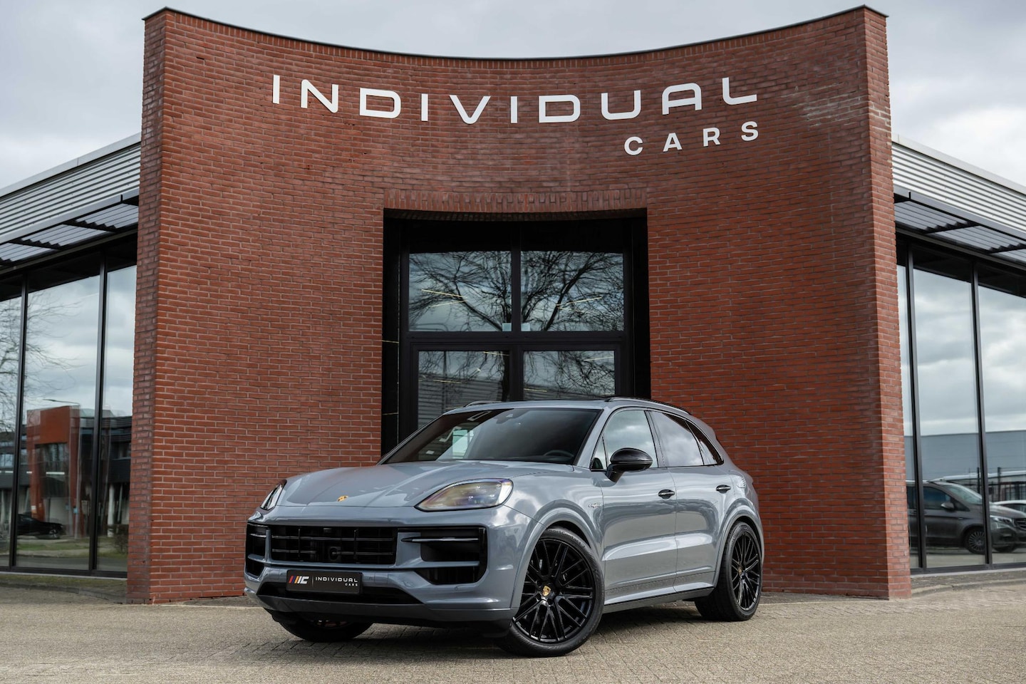 Porsche Cayenne - 3.0 E-Hybrid Sport-Design Sportuitlaat Carbon VOL - AutoWereld.nl