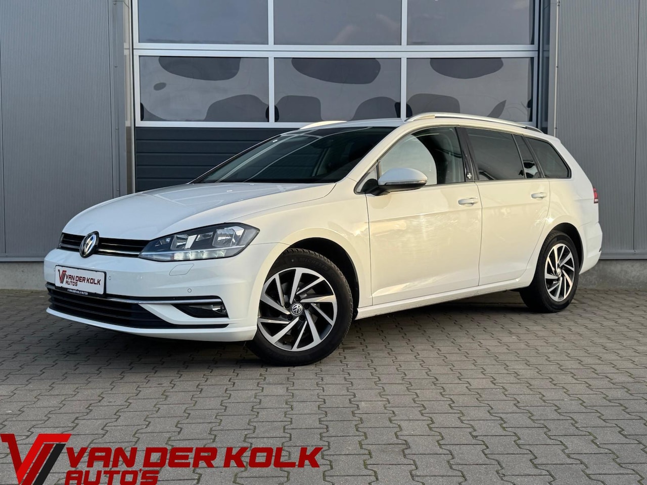 Volkswagen Golf Variant - 1.0 TSI Sound | LED | CarPlay | Navigatie | Adaptive Cruise | Climate | Stoelverwarming - AutoWereld.nl
