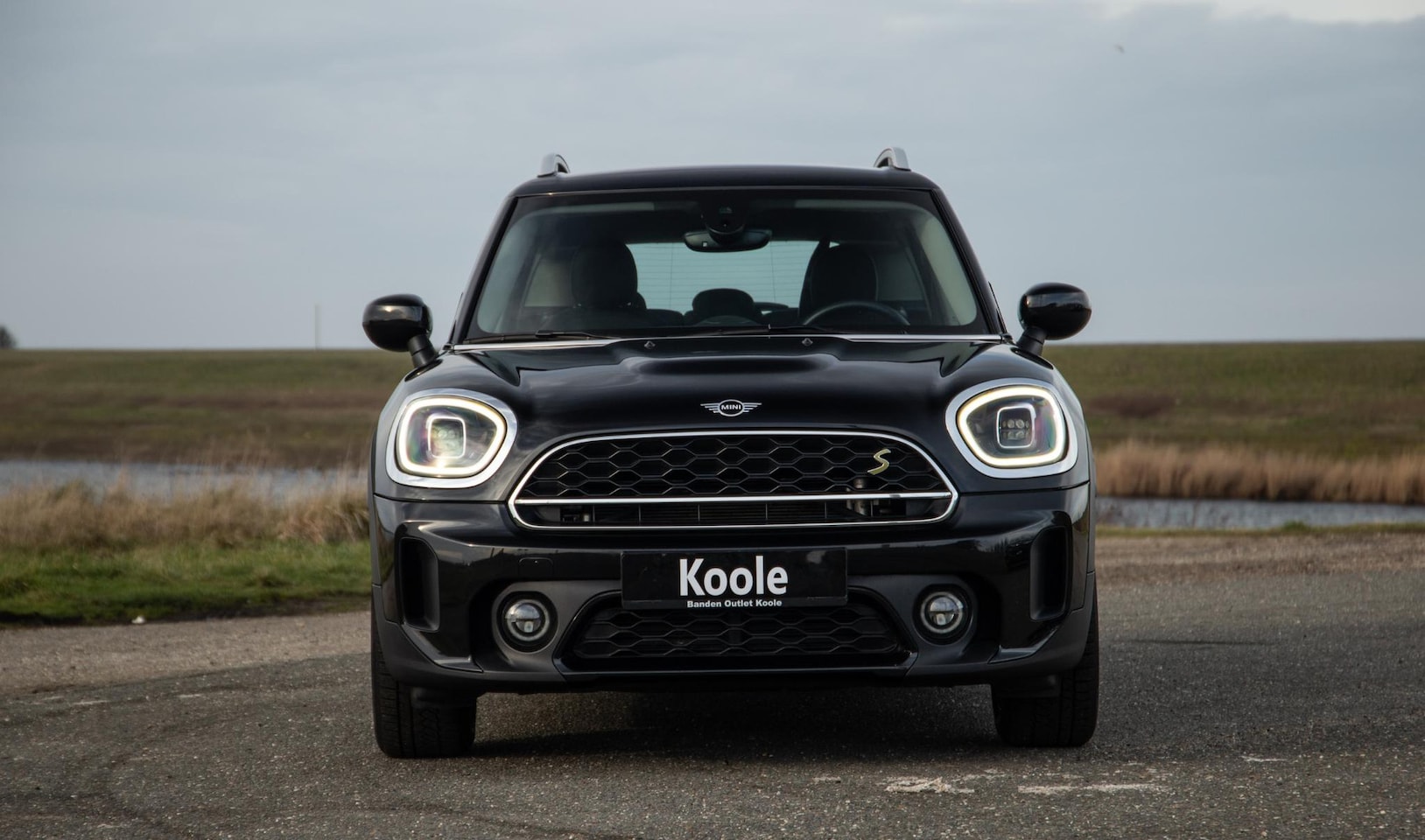 MINI Countryman - 1.5 Cooper S E ALL4 Essential CAMERA / NAVI / CARPLAY / AIRCO / ZWART / STOELVERWARMING - AutoWereld.nl