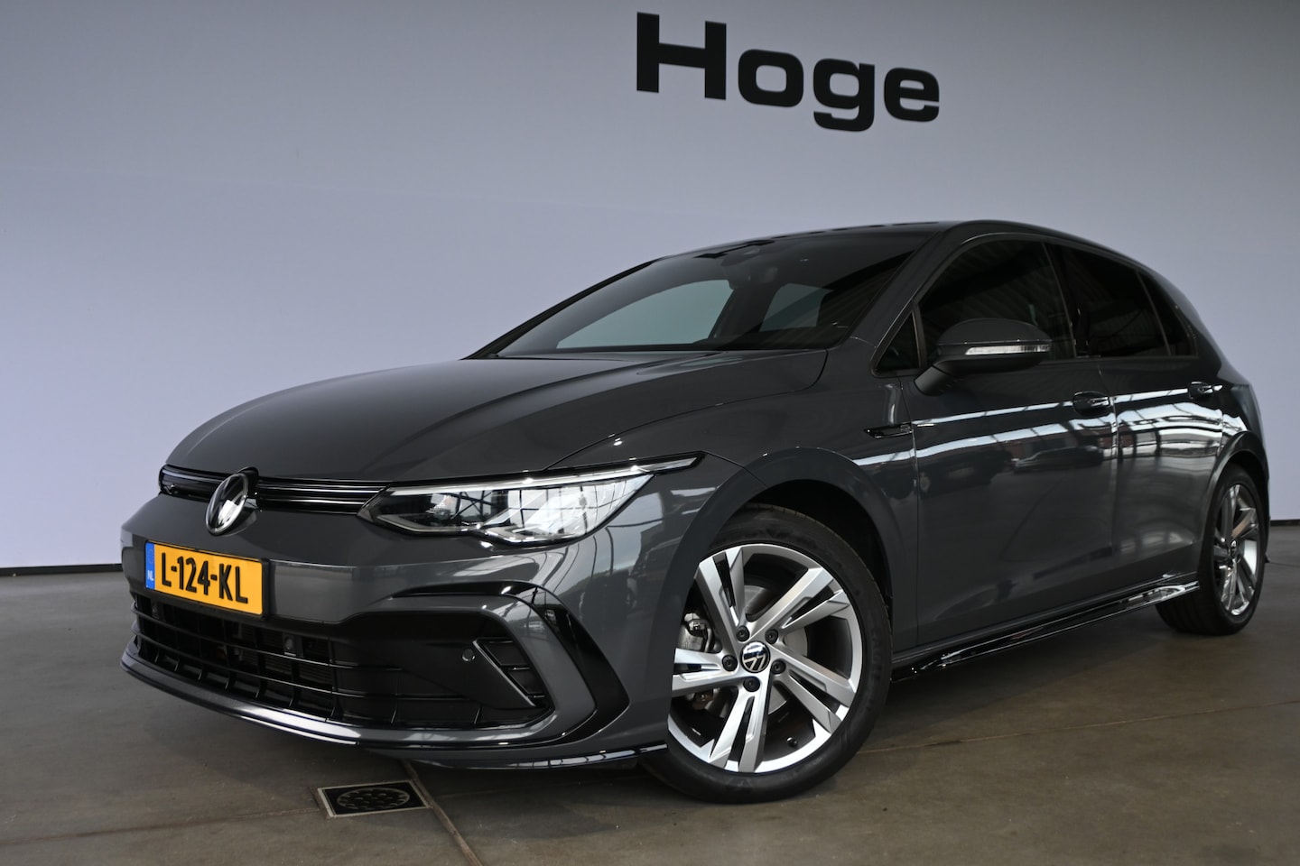 Volkswagen Golf - 1.5 eTSI R-Line Automaat Adaptief Navigatie Caplay LED Rijklaarprijs Inruil Mogelijk! - AutoWereld.nl