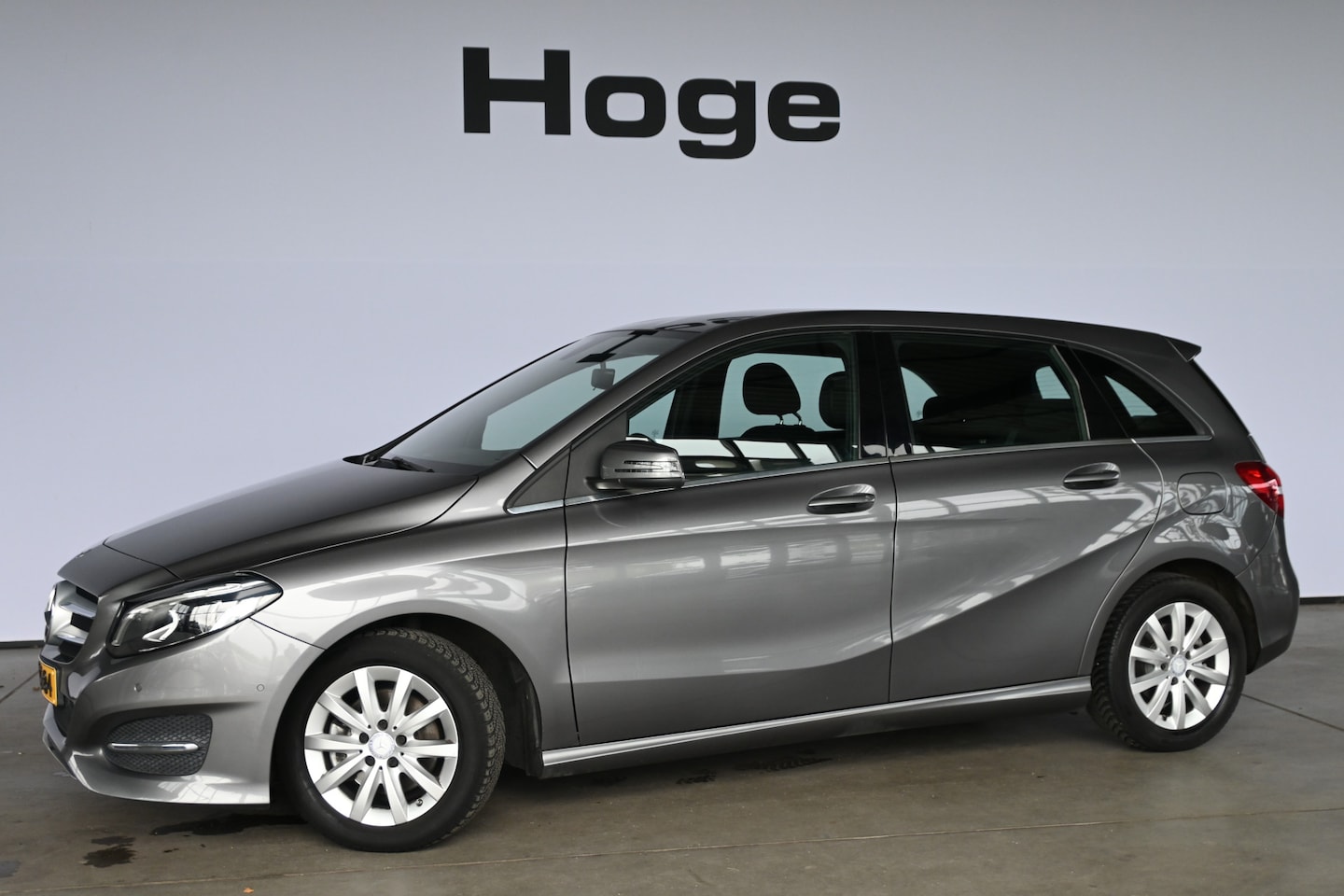 Mercedes-Benz B-klasse - 180 Ambition Automaat Airco Navigatie LED Trekhaak Rijklaarprijs Inruil Mogelijk! - AutoWereld.nl