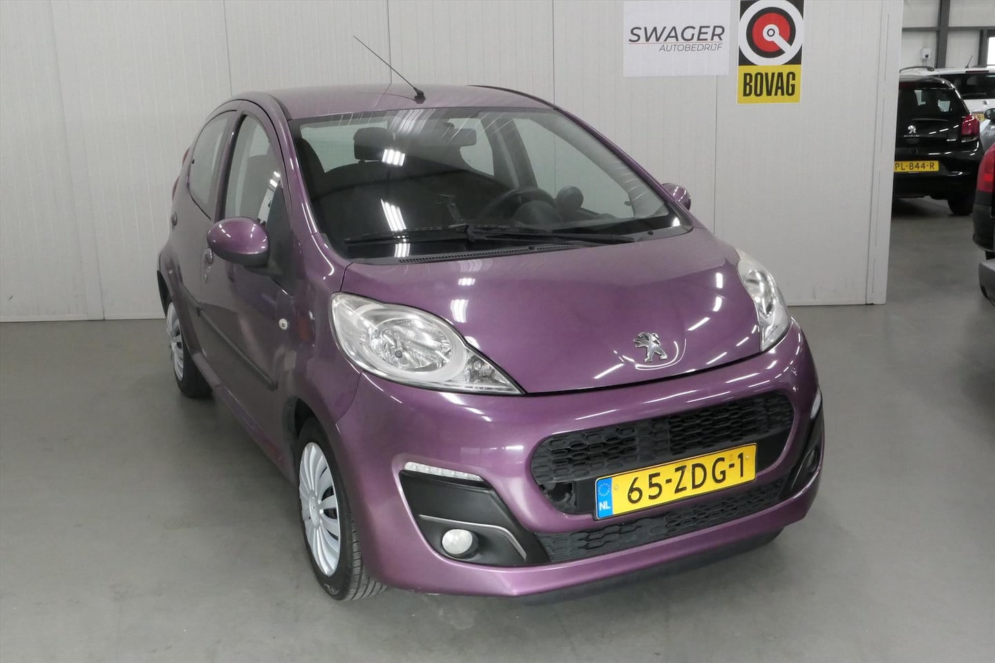 Peugeot 107 - 1.0 68PK 5D Active - AutoWereld.nl
