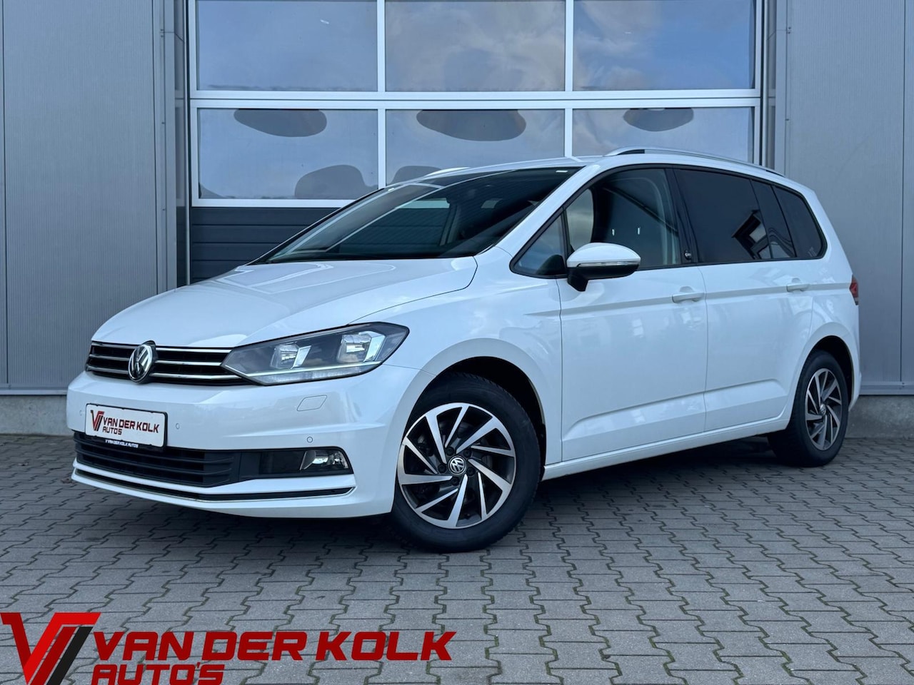 Volkswagen Touran - 1.4 TSI Sound 7 Persoons Automaat | CarPlay | Navigatie | Adaptive Cruise | Climate | Stoe - AutoWereld.nl