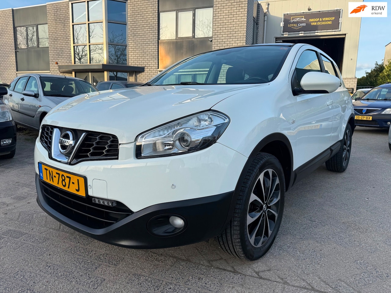 Nissan Qashqai - 2.0 Acenta Trekhaak Clima Pano - AutoWereld.nl