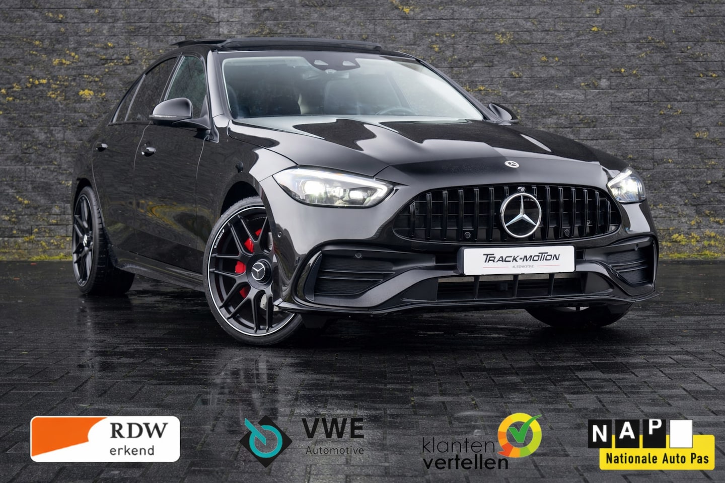 Mercedes-Benz C-klasse - 300 e AMG Line Limited Black & Black - AutoWereld.nl