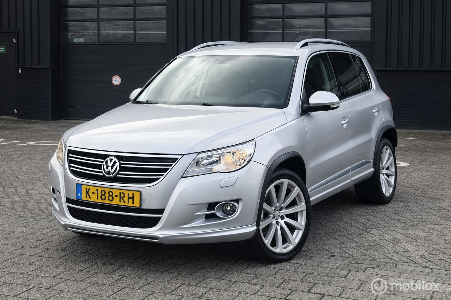 Volkswagen Tiguan - 2.0 4Motion * R-Line - AutoWereld.nl
