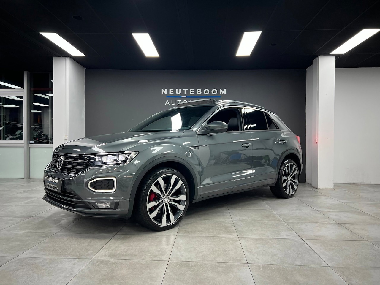 Volkswagen T-Roc - 1.5 TSI R-LINE | Pano | Lane | Camera | - AutoWereld.nl
