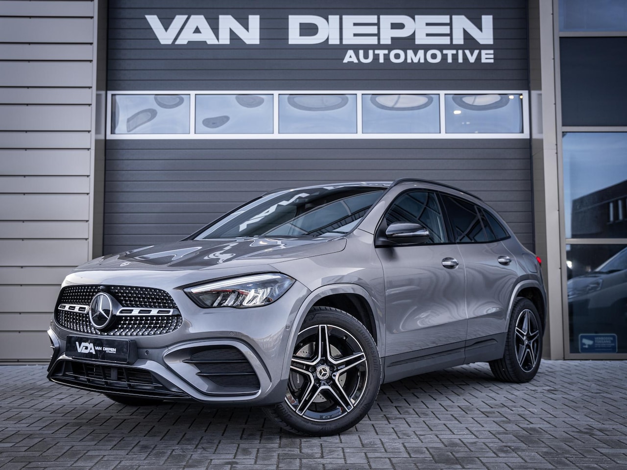 Mercedes-Benz GLA-Klasse - 250 e AMG Line - Facelift l Dealer OH l ACC l Camera - AutoWereld.nl