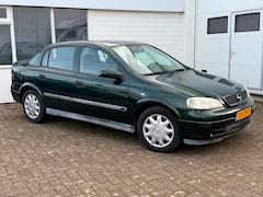 Opel Astra - 1.6 Club SEDAN