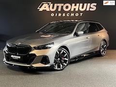 BMW 5-serie Touring - 520i High Executive Edition M Stuurverwarming/Bower&Wilkins/21"/Glazendak/Trekhaak/ 360Cam
