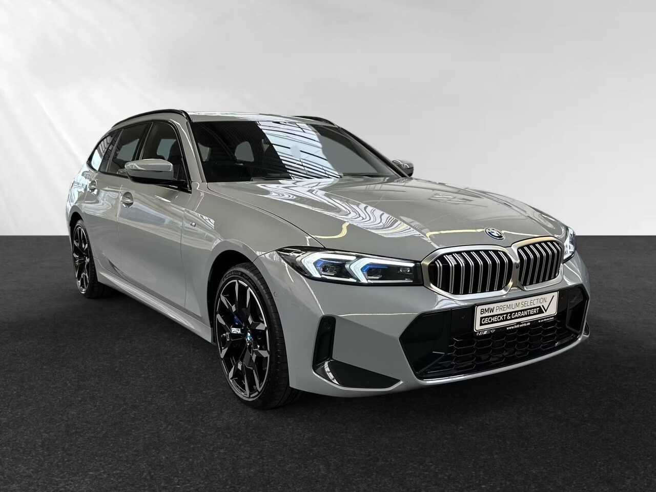 BMW 3-serie Touring - 330e xDrive M-SPORT ** LED, NAVI+, PANORAMA, TREKH, MEM, HuD, 19-inch LMV ** 1e EIG - UNFA - AutoWereld.nl