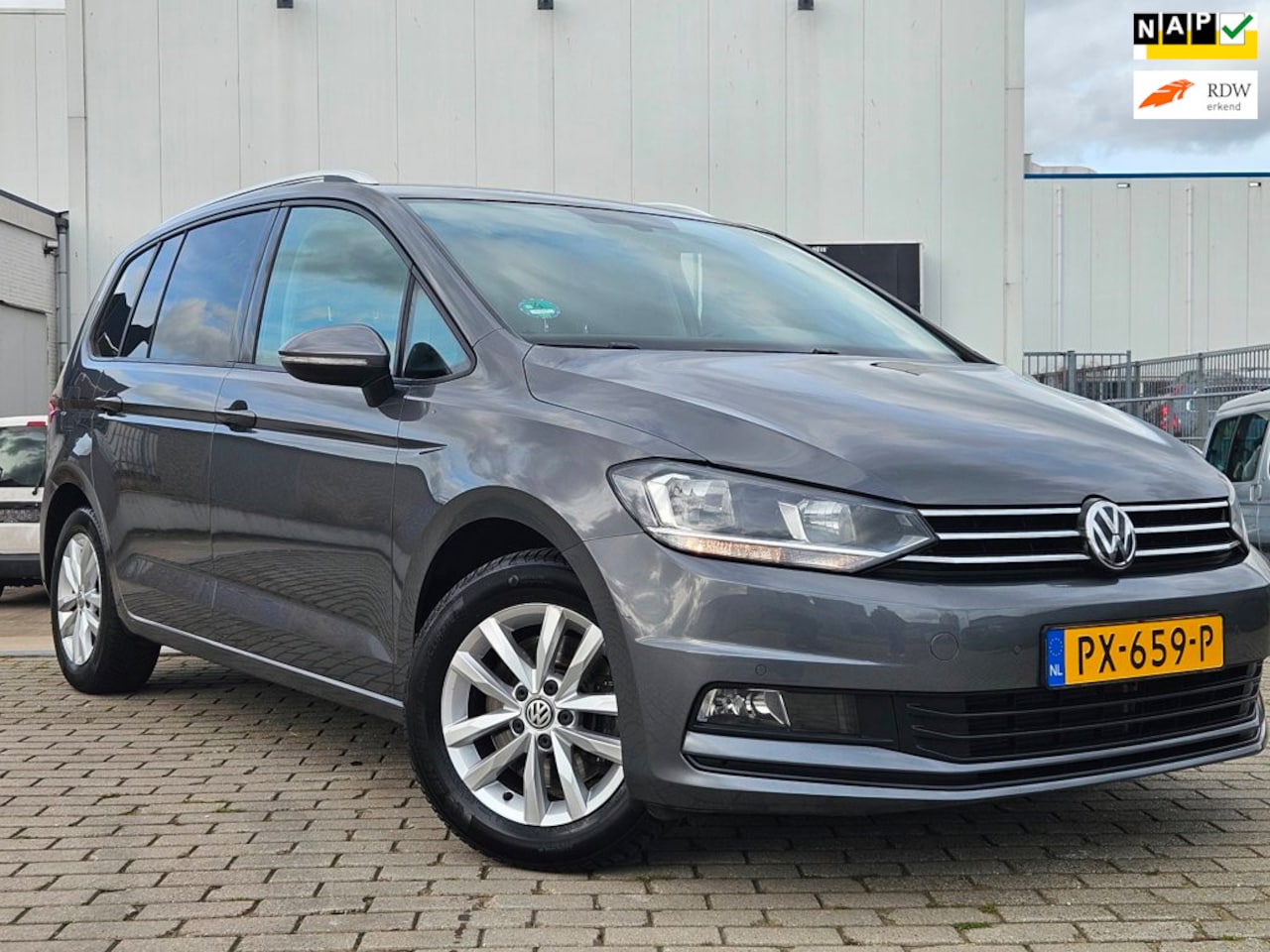 Volkswagen Touran - 1.6 TDI SCR Comfortl Business 7 pers NAP! - AutoWereld.nl