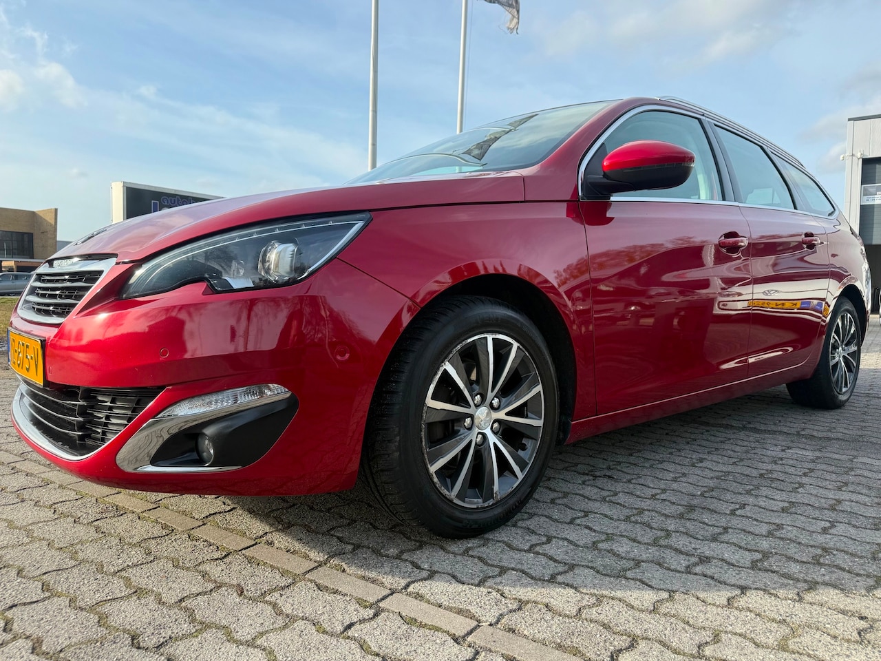 Peugeot 308 SW - 1.2 PureTech Allure automaat panorama dak - AutoWereld.nl