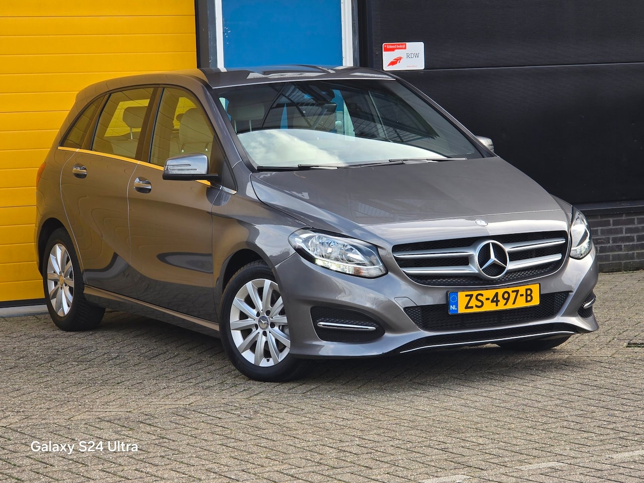 Mercedes-Benz B-klasse - 180 Ambition / Automaat / Leder / Camera / Cruise Control / Airco / Elek Pakket / Allu Vel - AutoWereld.nl