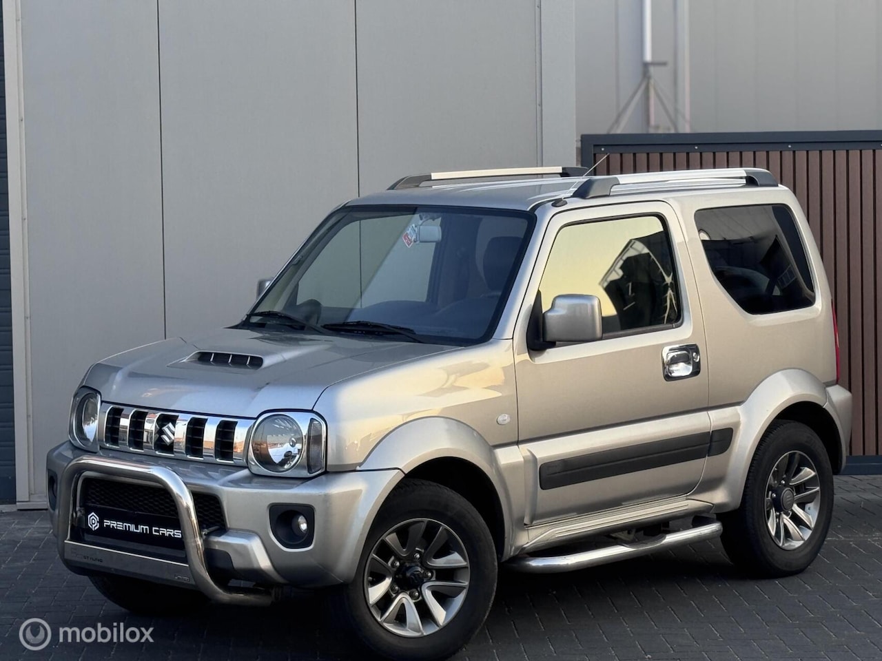 Suzuki Jimny - 1.3 4X4 Automaat Airco Trekhaak Bullbar - AutoWereld.nl