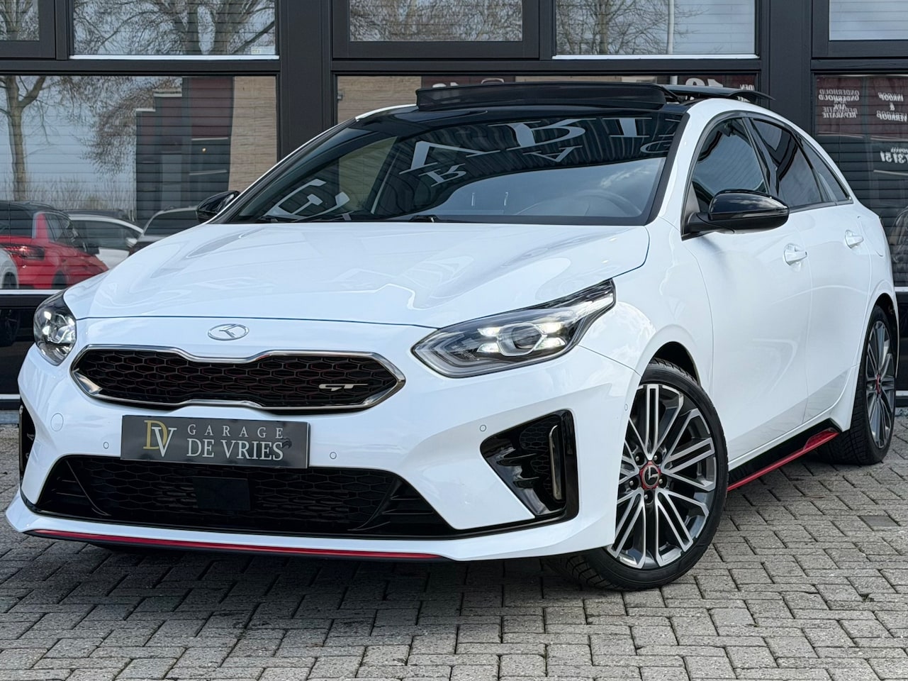 Kia Pro cee'd - 1.6 T-GDI GT 204pk Aut Panoramadak Virtual Full Option Garantie - AutoWereld.nl