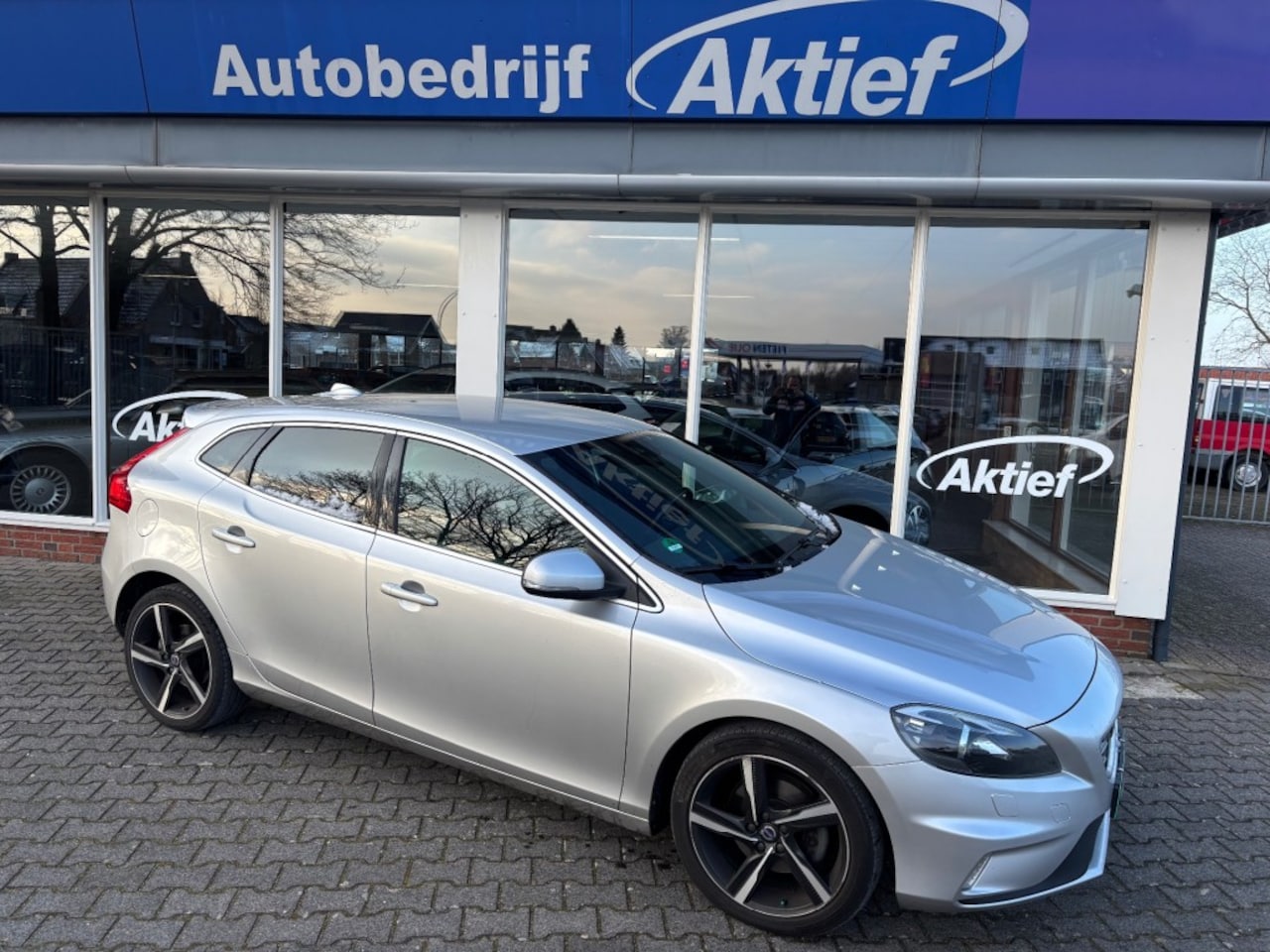 Volvo V40 - 2.0 T3 Summum 2.0 T3 SUMMUM - AutoWereld.nl