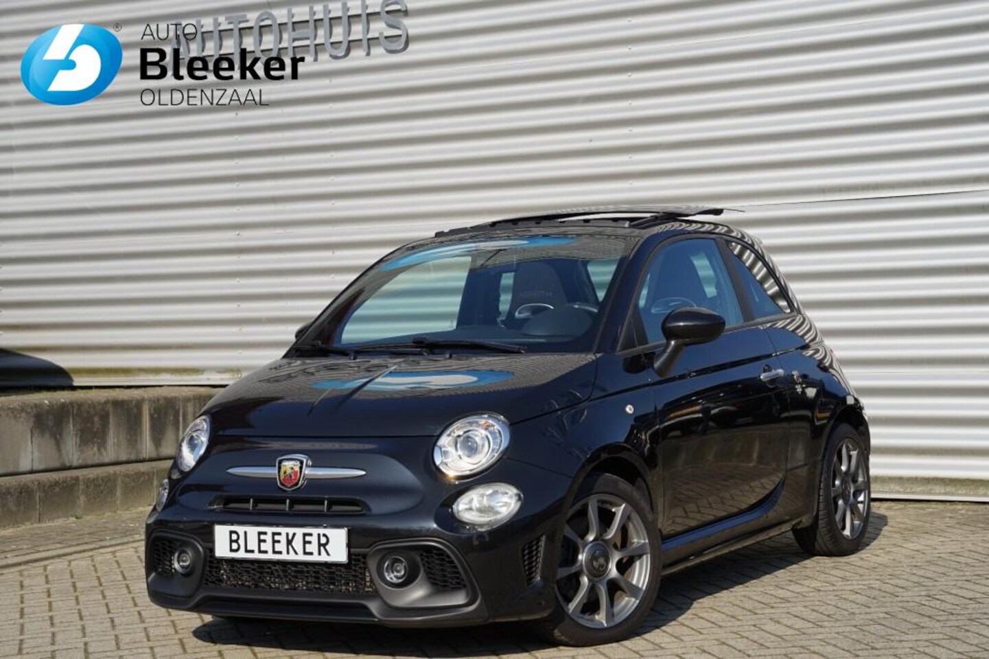 Abarth 595 - 595 1.4 T-Jet 145pk Ecc Pano Navi 1e eig. - AutoWereld.nl