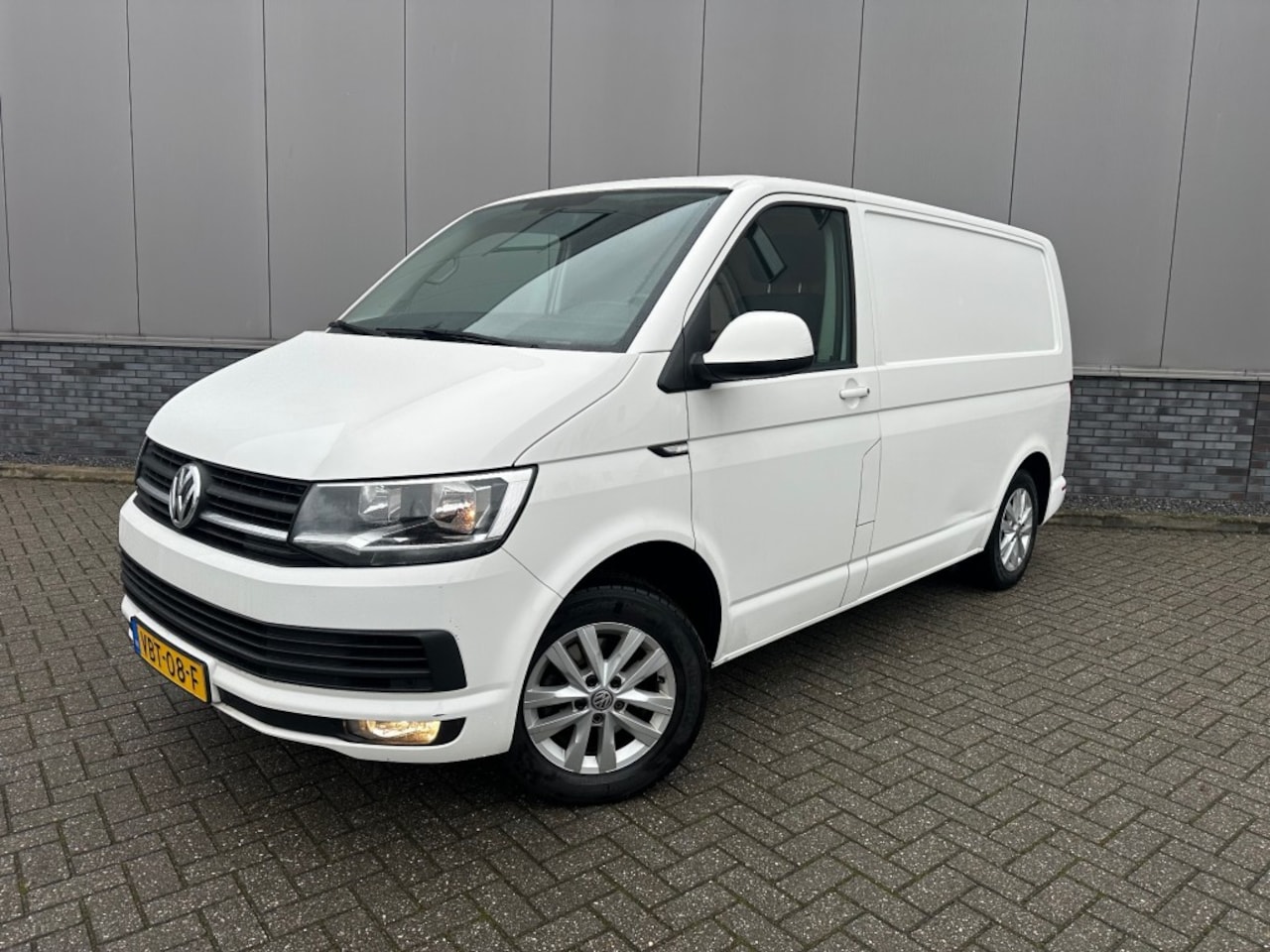 Volkswagen Transporter - 2.0 TDi L1H1 Airco 102Pk Bwjr 12-2019 - AutoWereld.nl