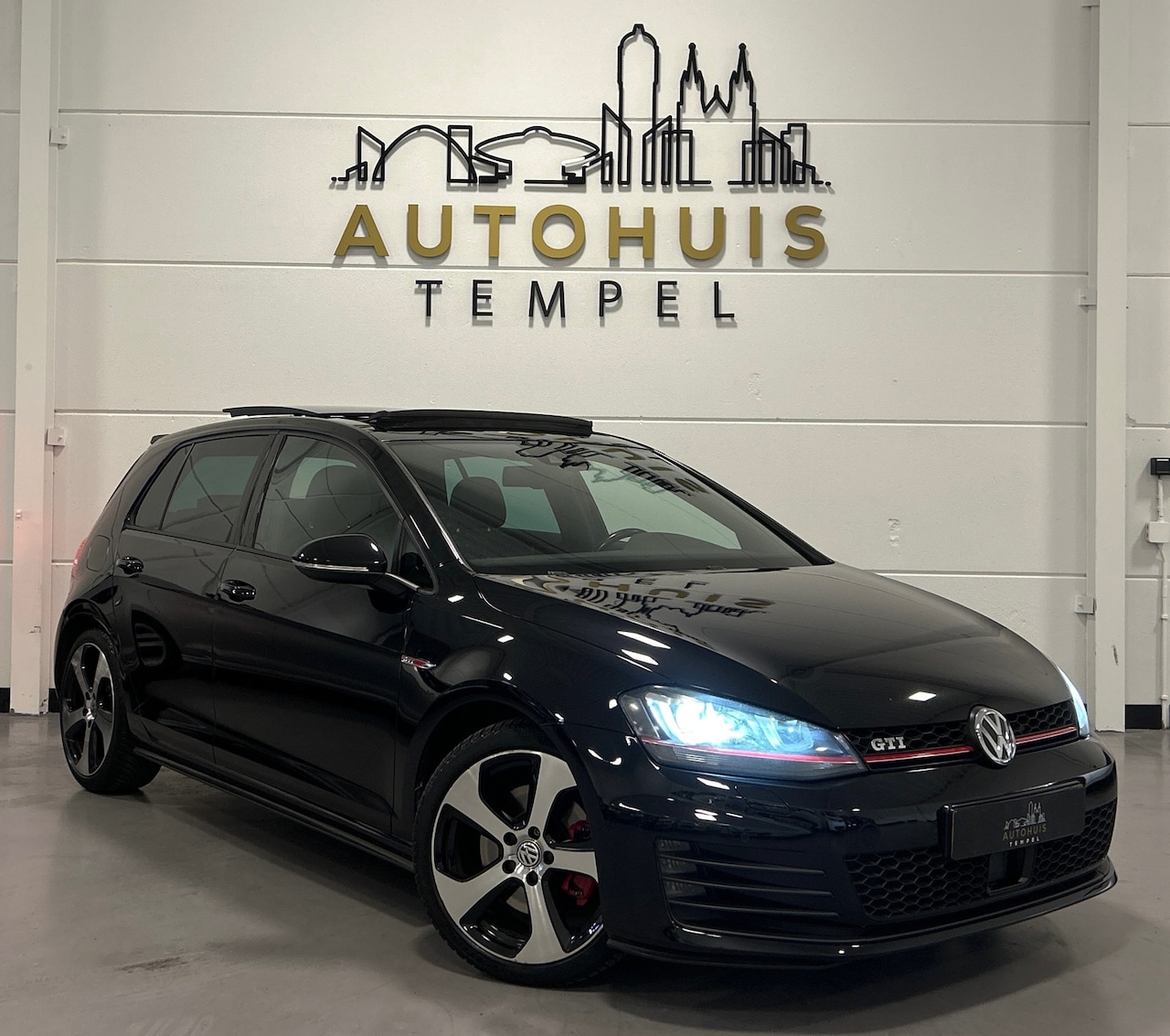 Volkswagen Golf - 2.0 TSI GTI Pano Stoelverw Pdc Cruise Climate Led Start/Stop Leder/Stof Isofix - AutoWereld.nl